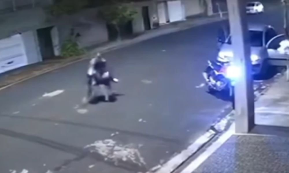 Bandidos apanham de casal ao tentarem roubar carro em Minas Gerias; veja vídeo