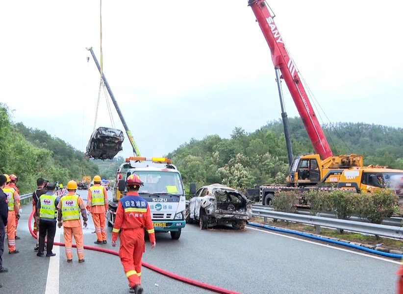 Desabamento em estrada deixa 48 mortos no sul da China