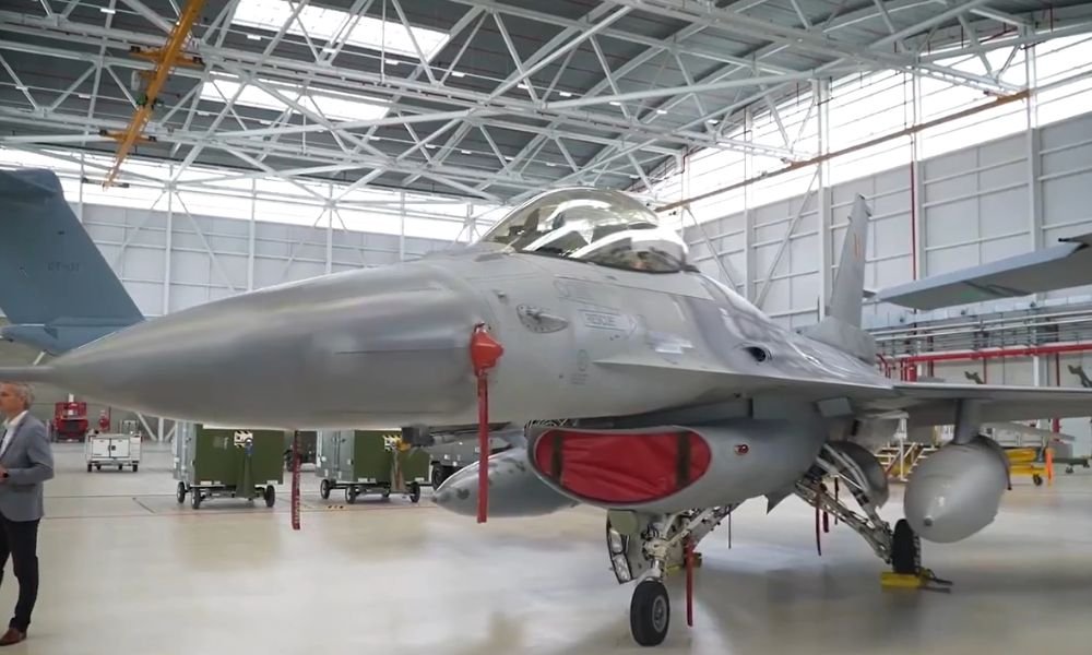 Ucrânia receberá 30 caças F-16 da Bélgica; União Europeia se divide sobre envio ou não de instrutores militares para Kiev