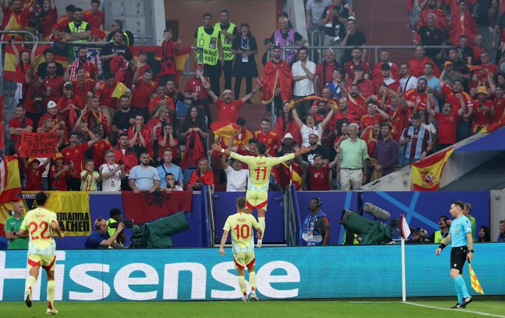 Espanha vence Albânia, fecha fase de grupos com 100% de aproveitamento e elimina Sylvinho da Eurocopa