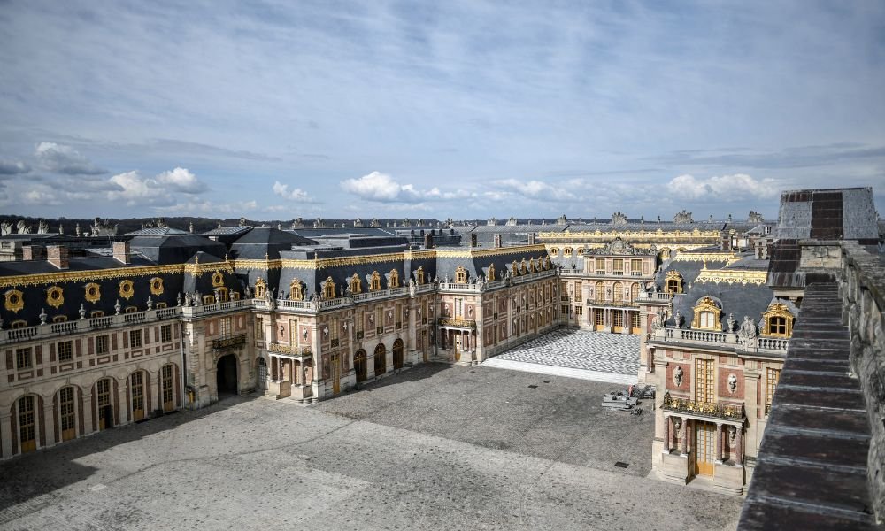 Palácio de Versalhes precisa ser evacuado após incêndio