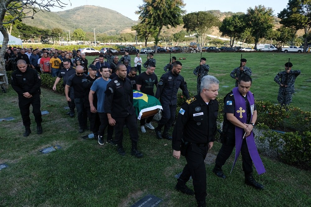 Polícia Militar diz que cinco pessoas morreram em operação policial no Complexo da Maré