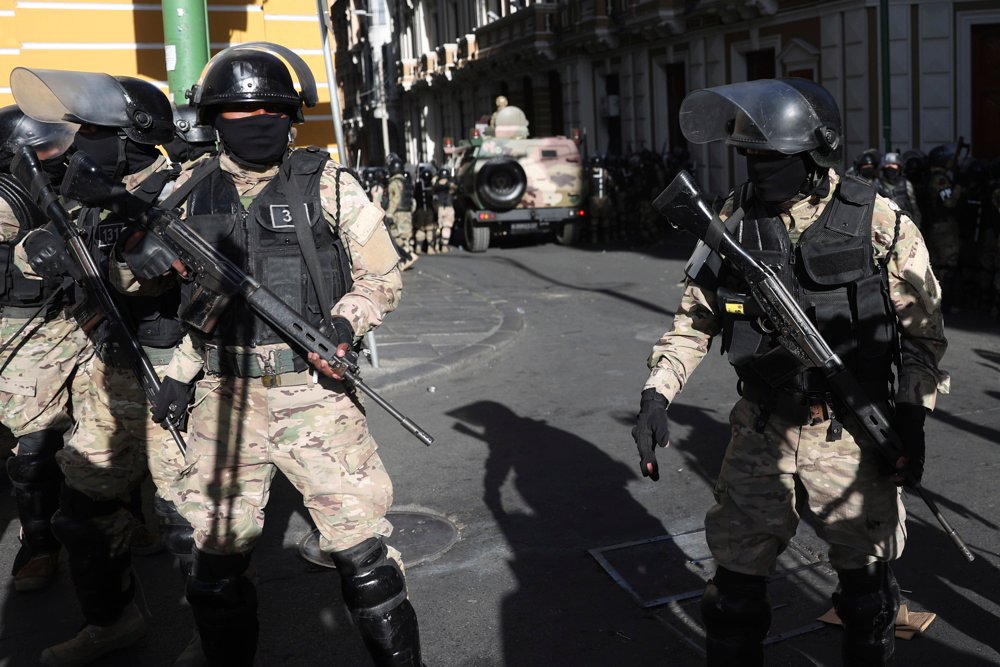 Polícia prende general após tentativa de golpe de Estado na Bolívia