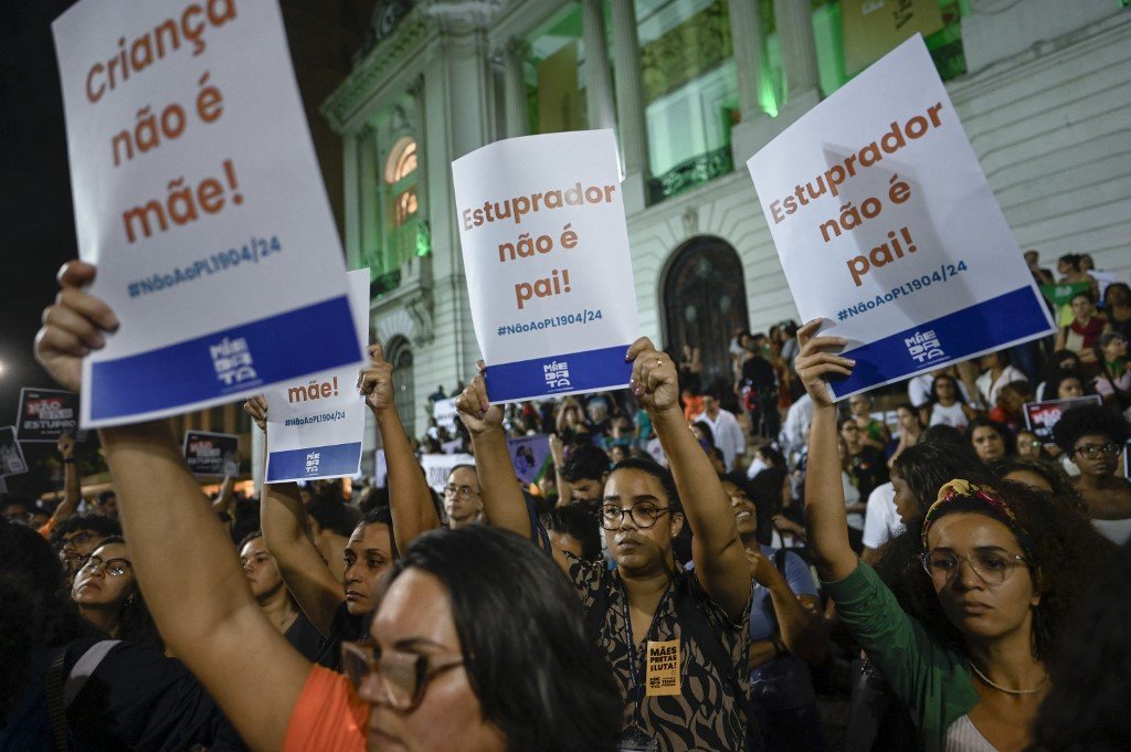 Protestos contra projeto que muda regras do aborto são realizados em várias cidades do Brasil