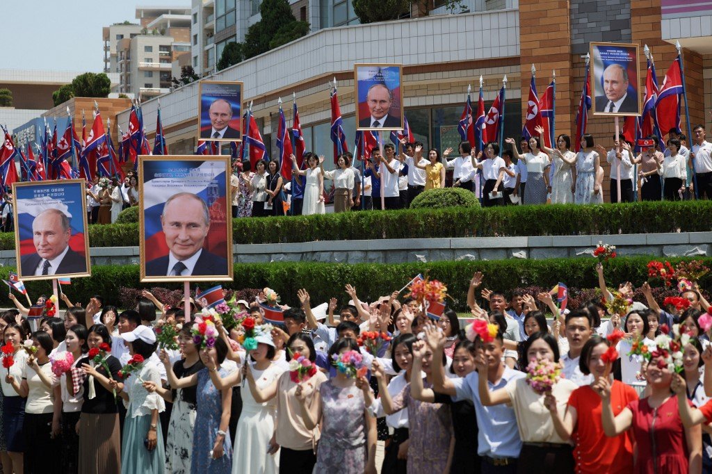 Putin é recebido com grande celebração na Coreia do Norte