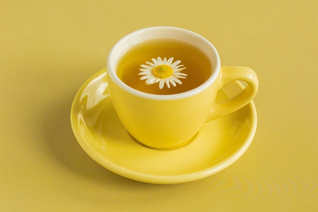 5 benefícios do chá de camomila para a saúde