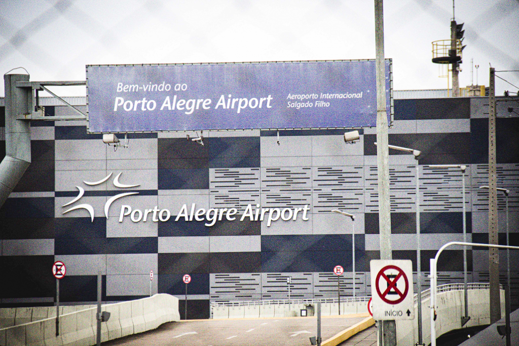 Após 2 meses, aeroporto de Porto Alegre retoma check-in