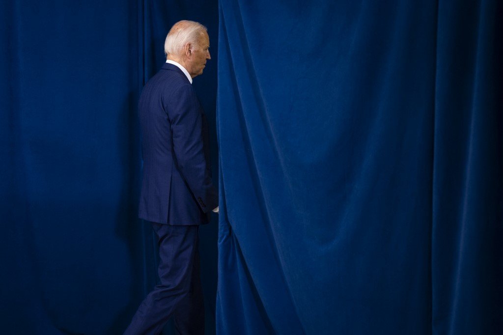 Biden desiste de candidatura à reeleição