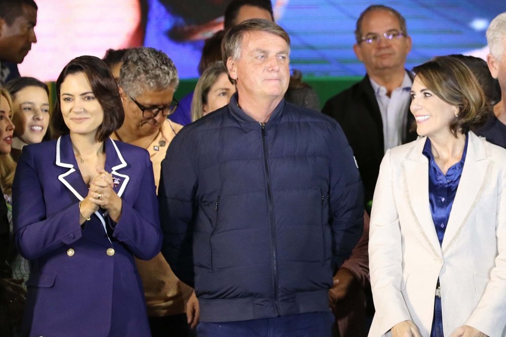 Bolsonaro e Michelle vão à Baixada Santista e participam de lançamento da pré-candidatura de deputada do PL