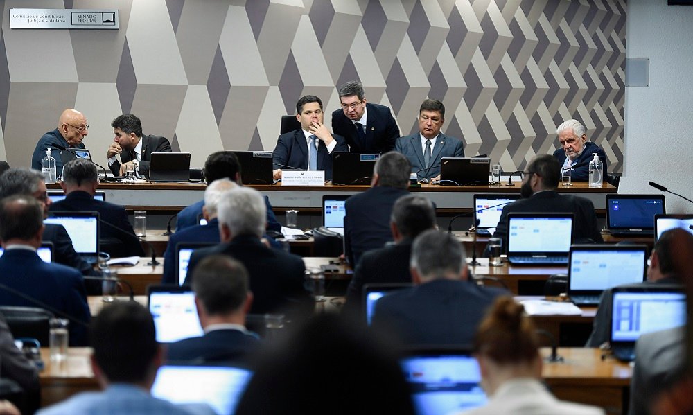 CCJ do Senado adia votação da PEC do marco temporal após pedido de vista coletiva
