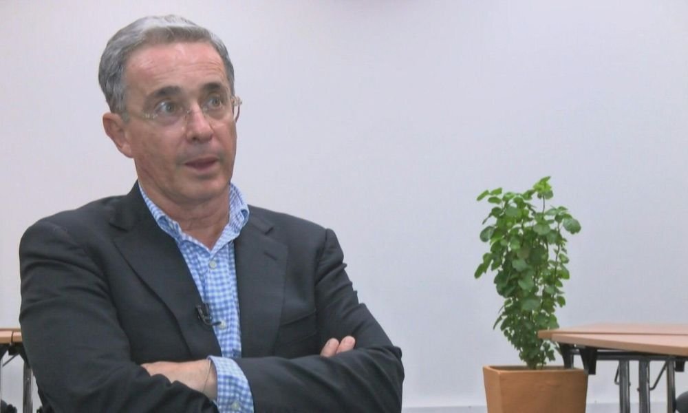 Defesa de Álvaro Uribe, ex-presidente da Colômbia, solicita ‘nulidade’ e anulação de acusações de suborno