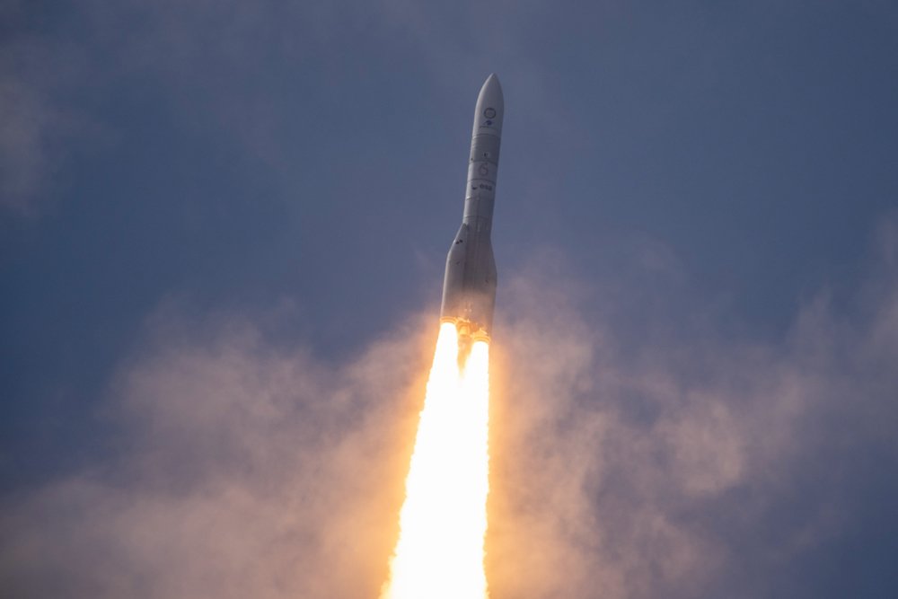 Foguete europeu Ariane 6 decola com sucesso em seu primeiro voo e coloca satélites em órbita