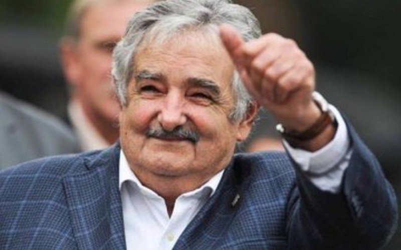 Mujica vive ‘momento mais difícil’ de tratamento para câncer, relata esposa