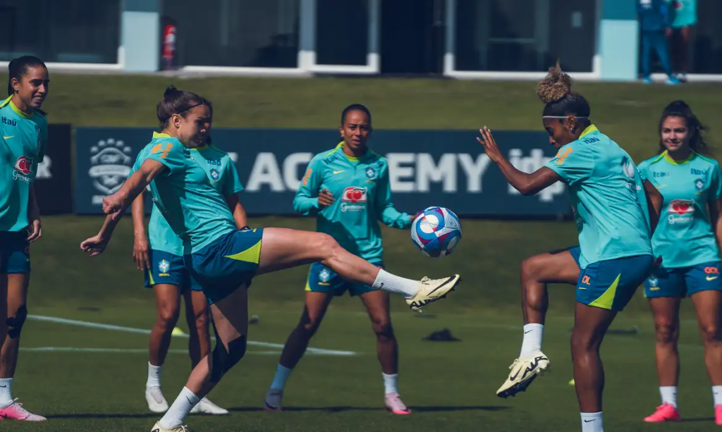 Seleção feminina de futebol entra em reta final de preparação para Paris