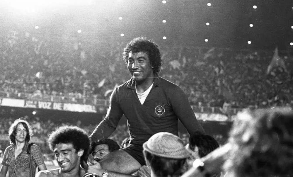 Tobias, goleiro histórico do Corinthians, morre aos 75 anos