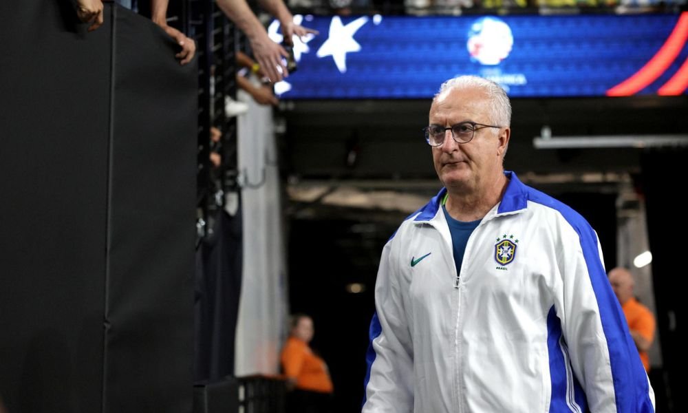 ‘Nunca entro na roda’, diz Dorival sobre sua postura antes de pênaltis na Copa América