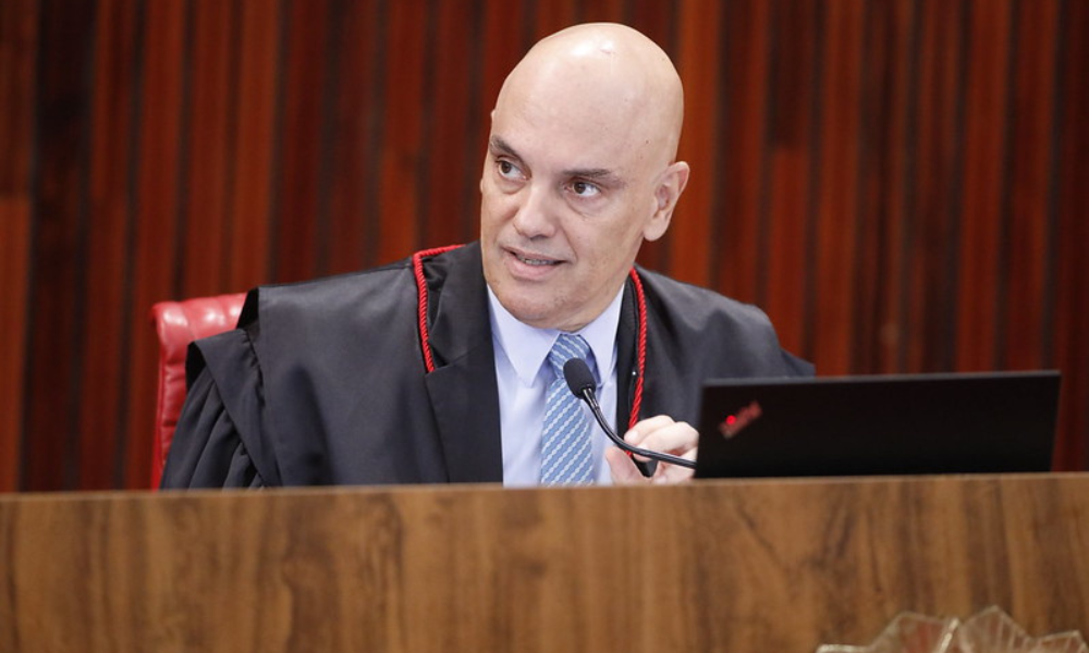 Moraes repassa novo valor de multa à rede social X por desobedecer decisões do STF