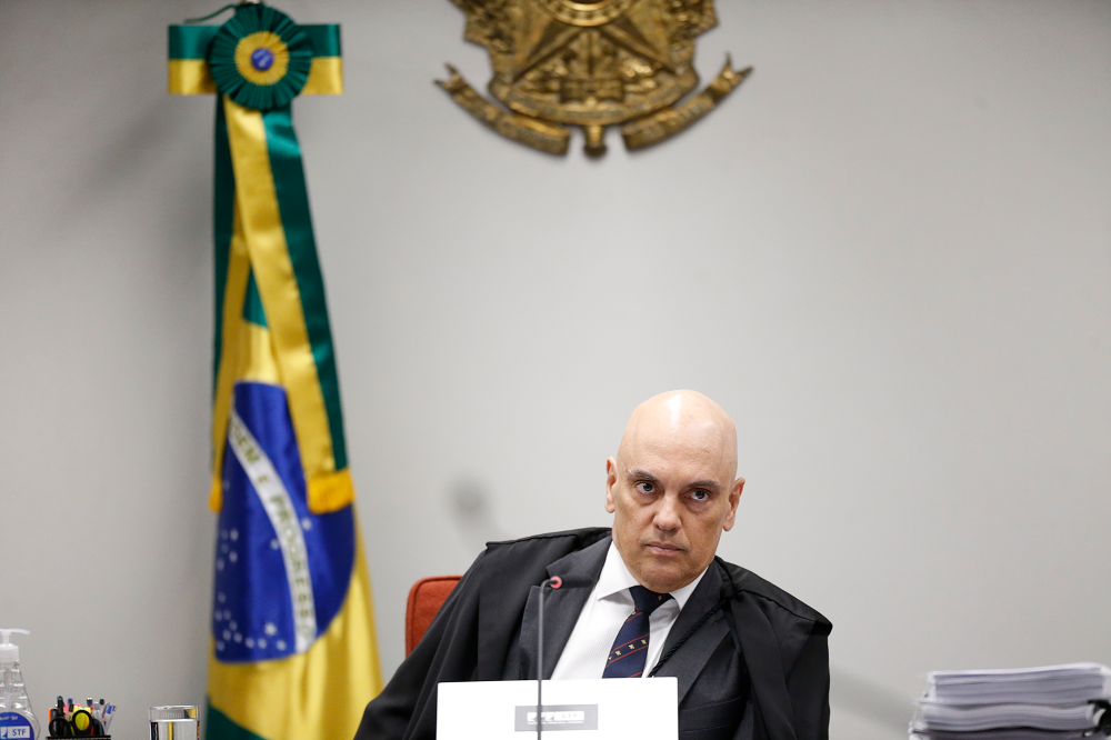 Alexandre de Moraes referenda decisão que bloqueia acesso à rede social X no Brasil