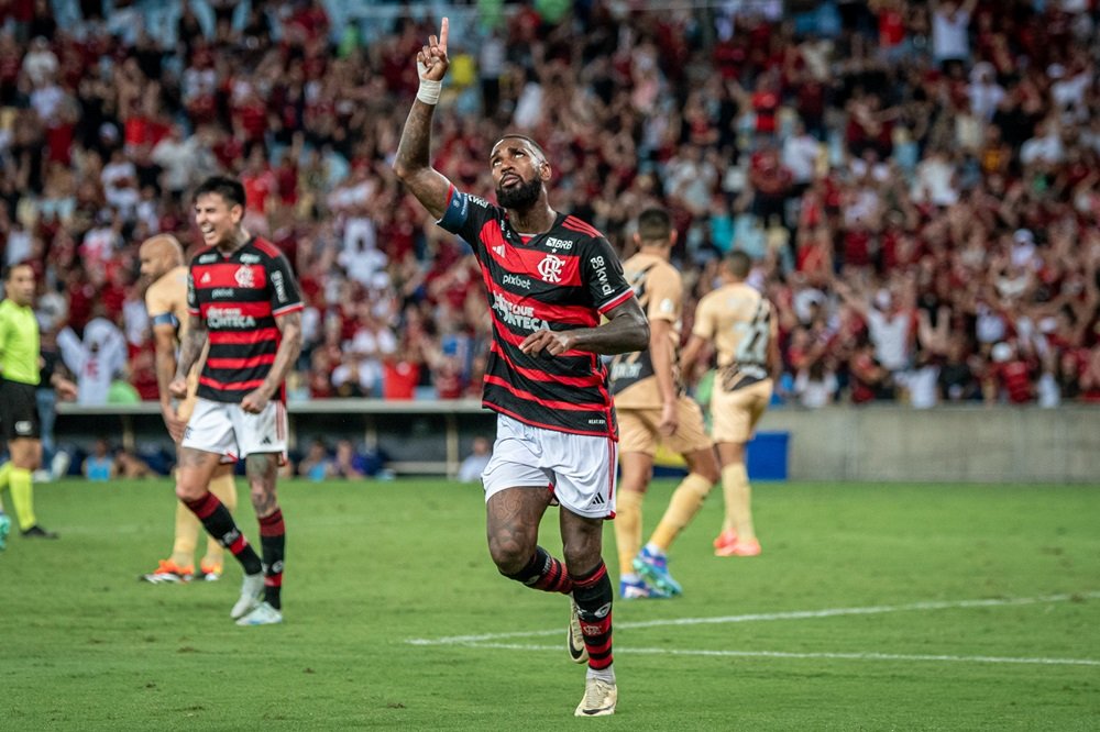 Flamengo vence Athletico com gol de Gerson no final, mas Tite não escapa da fúria da torcida