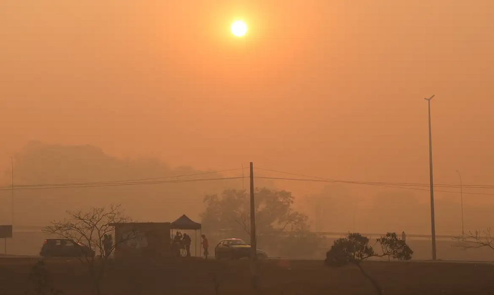 Poluição do ar em Brasília atinge níveis alarmantes após incêndio no Parque Nacional