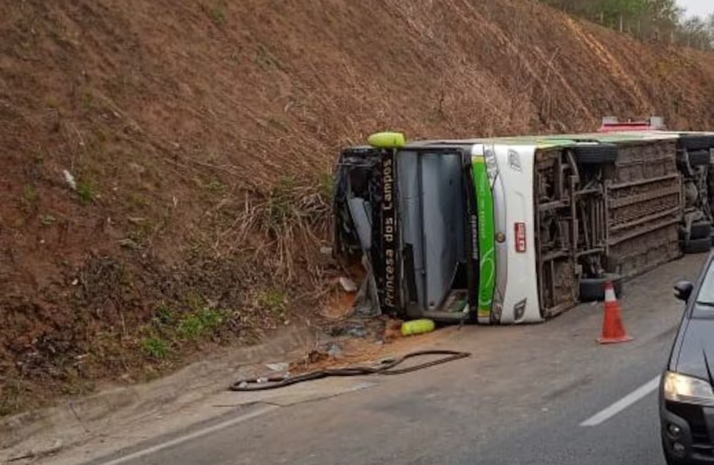 Time de futebol americano do Coritiba sobre acidente de ônibus e três pessoas morrem